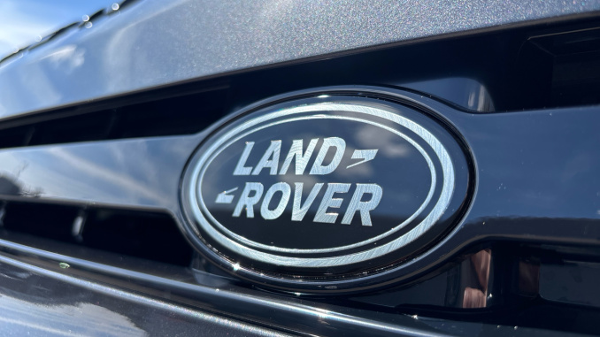 Land Rover Defender 3.0 D250 X-Dynamic SE 110 5dr Auto Diesel Estate - Image 40
